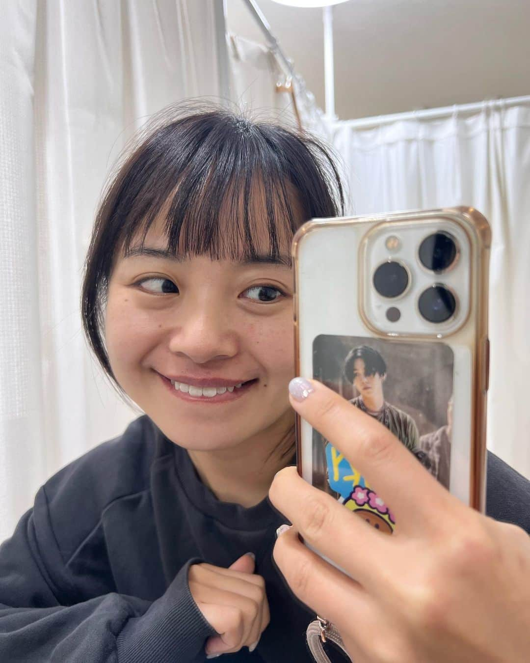 藤原亜紀乃のインスタグラム：「七海と一緒に歯のホワイトニング に行ってきましたぁ🥰🥰  2回続けて行ったので、だいぶ綺麗になりました🥰 これでいっぱい笑えるね😁😁  いっつも笑ってっけど笑 担当は@kimono_no_jun さん  @light_beauty_ebisu さんでやってもらいました！  #ホワイトニング  #ホワイトニングサロン  #セルフホワイトニング  #恵比寿  #ライトビューティー恵比寿」