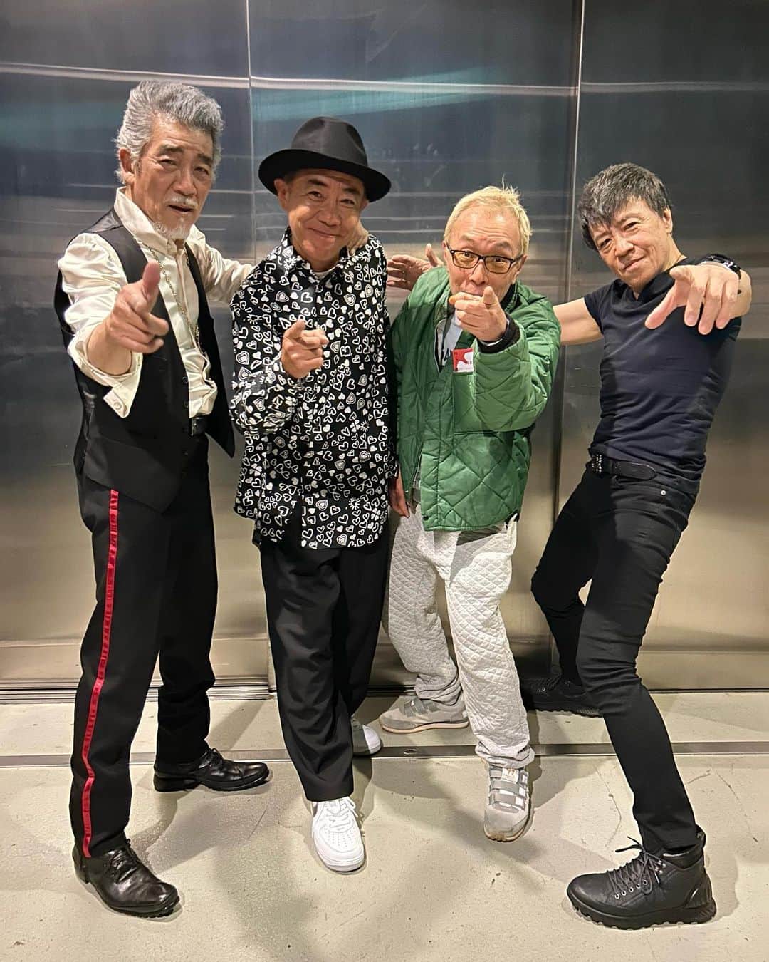 木梨憲武のインスタグラム：「宇崎さん・世良さん・所さん！わたしが一番年下だね！みなさん元気すぎていいネ！またすぐ連絡していいネですよね！」