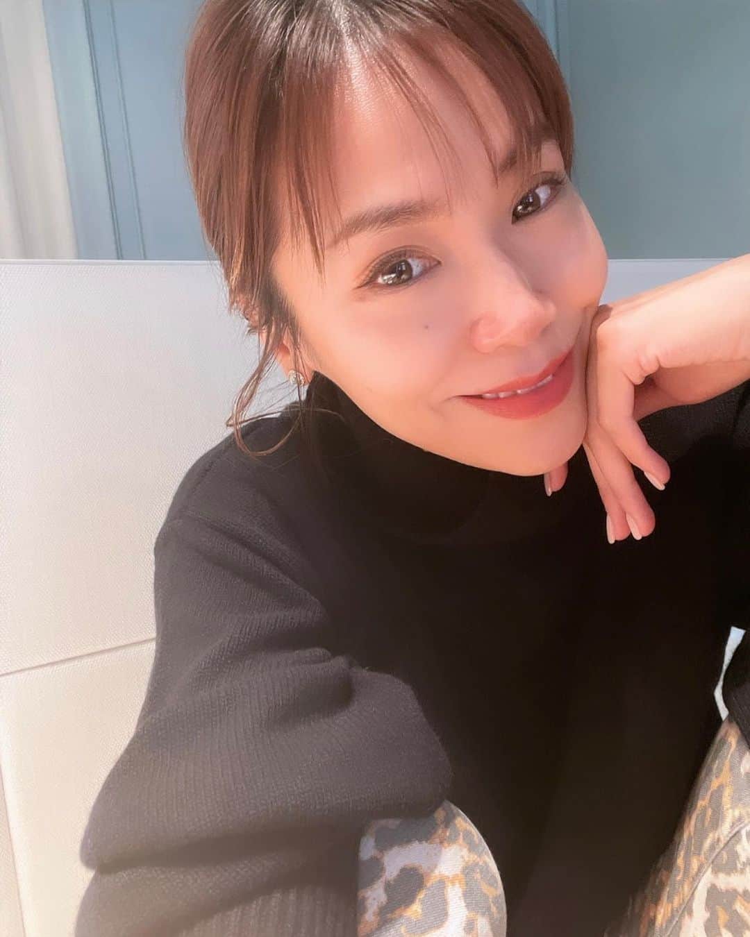 坂倉アコのインスタグラム：「Photo dump from Geneva trip🇨🇭✨✨ お仕事兼ねてジュネーブへ。 景色が綺麗で落ち着いていて、大好きな場所。 ヨーロッパの街並みが本当に大好き。 なんと3年振りの海外でした。 少し日常を離れて、その一瞬一瞬や旅先での出会い楽しむことって大切。可愛いホテルで1人でセルフケアタイムも設けて幸せな時間。 ⁡ #genève #switzerland」