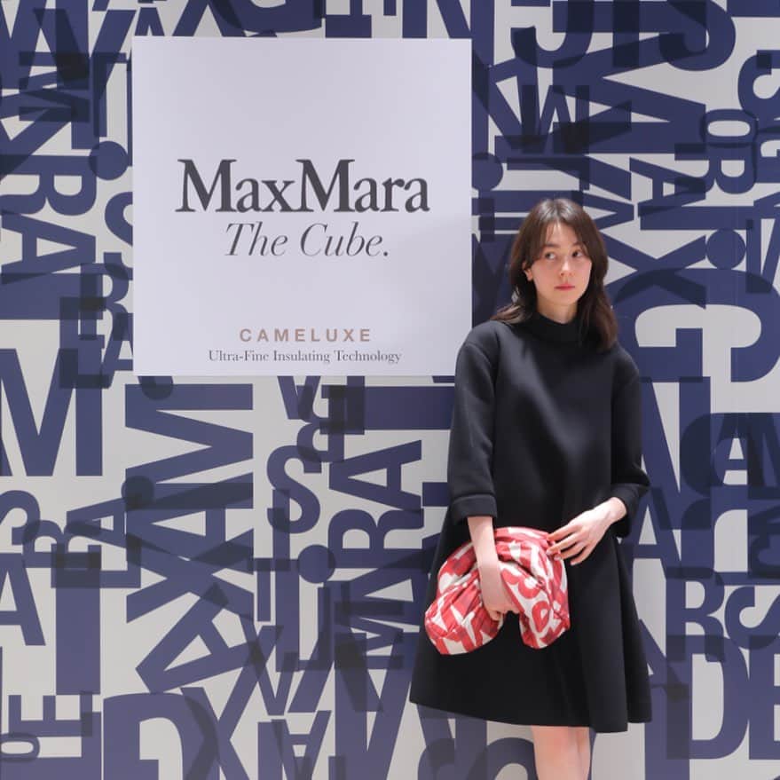 安藤ニコのインスタグラム：「Attended Max Mara The Cube yesterday (3/1). The event is open until the 31st of March:) アップサイクル素材“Cameluxe”を使ったコレクションや学生のアートプロジェクトなど、サスティナブルなファッションやアートを楽しめる空間でした✴︎⭐︎Thank you for having me @maxmara #MaxMaraTheCube #Cameluxe #MaxMara」