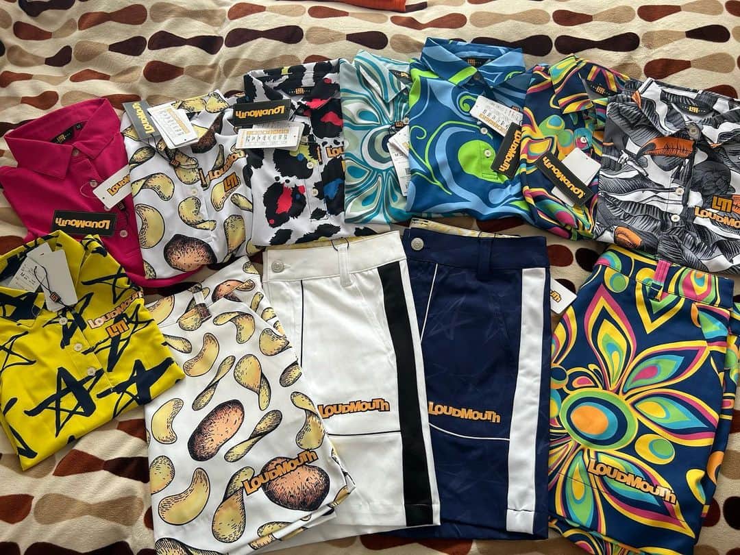 のインスタグラム：「@loudmouth_japan_official   今年もウェアを提供していただきありがとうございます😊 今年も派手です😆🌟 無地で横にラインが入ったワンピースなど、シンプルなデザインもあります！  着用して試合に出場するのが楽しみです⛳️  #ラウドマウス #loudmouth #lmclip #ラウドマウスコーデ #チームラウドマウス #ゴルフ #ゴルフウェア」