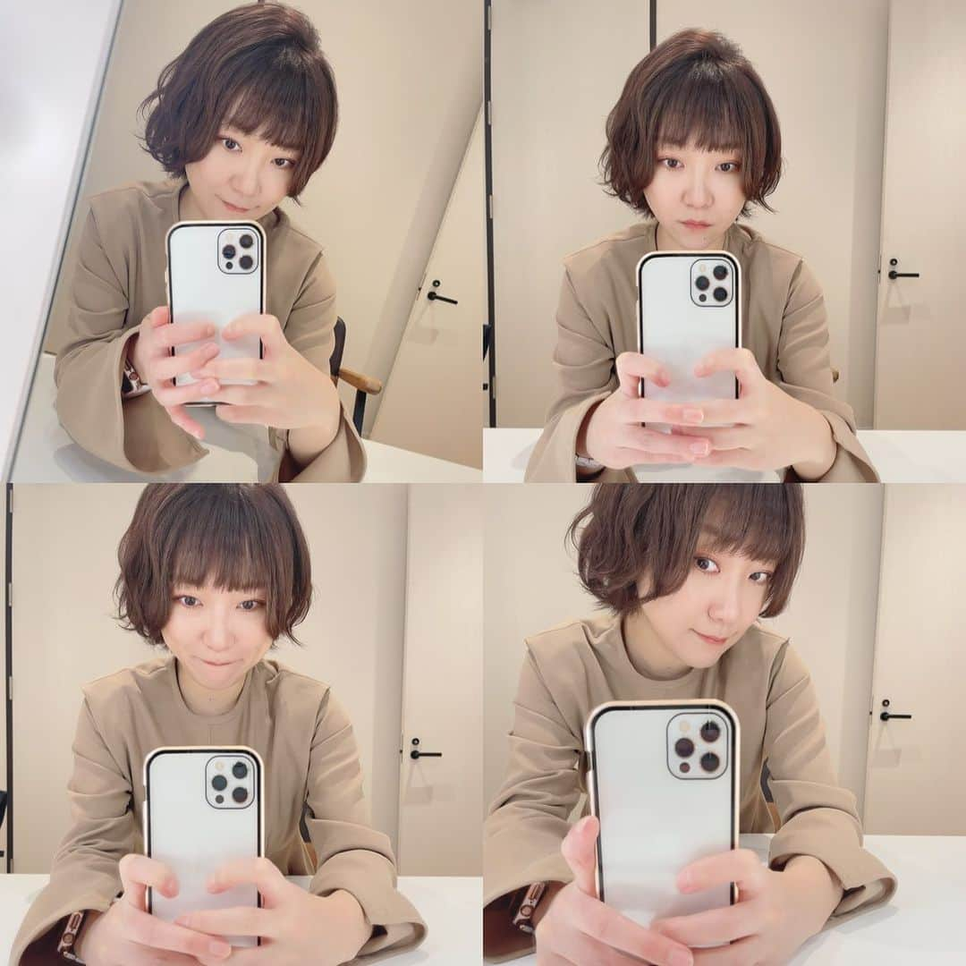 森山愛子のインスタグラム：「自撮りとかしてみた。  #自撮り #ショート女子 #おすまし #演歌歌手 #森山愛子 #雨の空港」