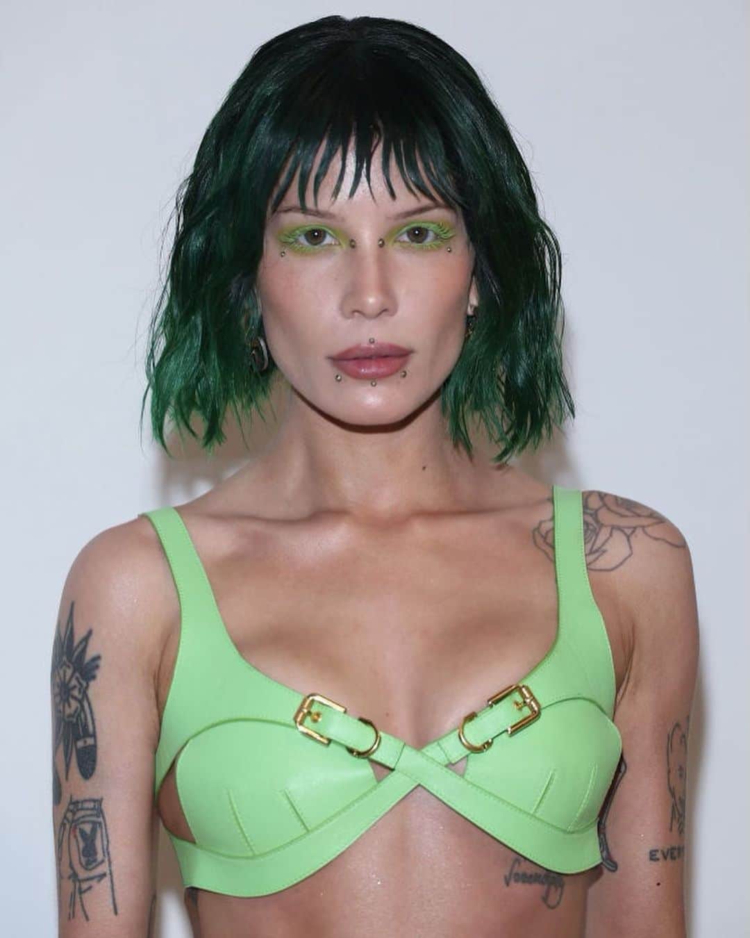 Halseyのインスタグラム：「planet @givenchy 🪐 thank you so much @matthewmwilliams - congratulations on an immaculate show.   Credits: @gettyimages @givenchy @lynalyson_ @themartyharper @aboutfacebeauty @samdameshek」