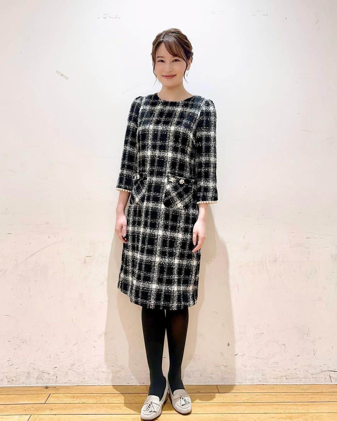 のインスタグラム：「月〜木曜ありがとうございました！ 今週も楽しかったー☺️  衣装は @tocco_closet さんからお借りしました✨  急に暖かくなって 春服が着られてうれしいです。  ただ乾燥なのか花粉なのか、声がカスカス… 皆さんもお気をつけください😷  来週は、ロケ４本と並行してワシんとこ！ 頑張ります！！  よい週末を♡  #BSよしもと #BS #吉本 #吉本興業 #よしもと #ワシんとこポスト #ニュース #ニュース番組 #news #BSよしもとアナウンサー #アナウンサー #アナウンサー衣装 #アナウンサーコーデ #女子アナ #女子アナコーデ #toccocloset #tocco #トッコクローゼット #ワンピース #ワンピースコーデ #花柄ワンピース #ニット #ニットコーデ #スカート #スカートコーデ #春服 #佐竹美希」