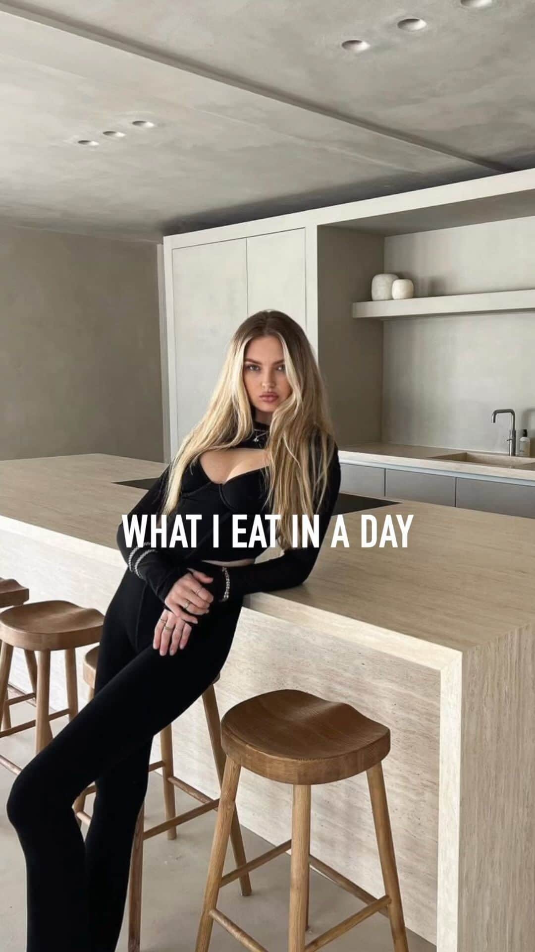 ロミー・ストリドのインスタグラム：「What I Eat In A Day (at home)」
