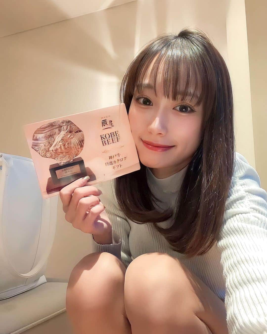 岡島彩花のインスタグラム：「お久しぶりの #ボートレース尼崎 🐸🚤  尼崎特命部長永島シーズン3スピンオフ！！ 内山部長とくりちゃんでした🤭楽しかった🌈  回収率１位で神戸牛ゲットしたよ🐄🥩 （写真は前回の貰ったやつのです）  今日は1回もガミらず自分的にはとっても満足☺️🫶🏻長い時間ご視聴ありがとうございました✨  #ボートレース尼崎  #ボートレース #ボレジョ」