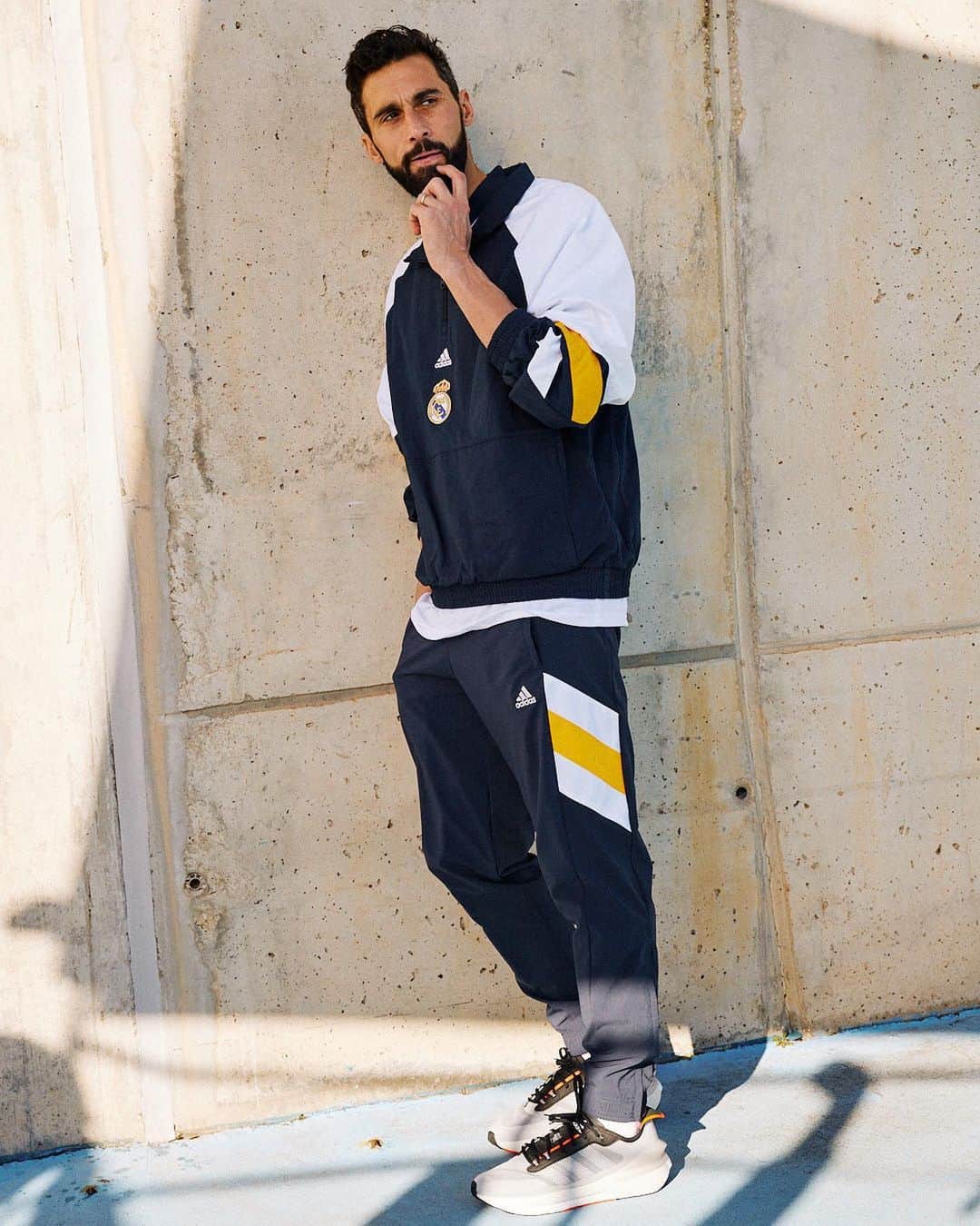アルバロ・アルベロアのインスタグラム：「Una colección que vuelve a encender pasiones 🤍🤍@realmadrid @adidasfootball」