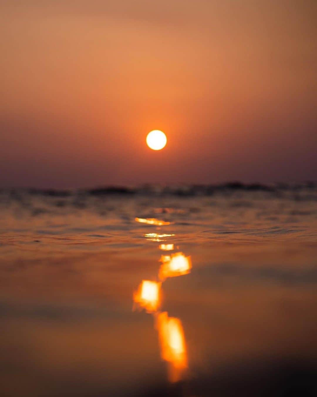 八代健さんのインスタグラム写真 - (八代健Instagram)「Breathe in the sunset🍊🐚 #sunset #khaolak #beachlife #カオラック  lens by @maxmillionx」3月2日 18時53分 - kenyashiro