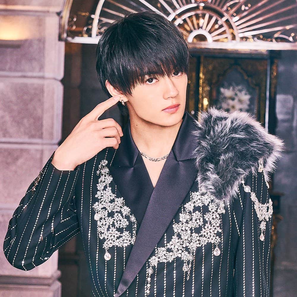 M!LKオフィシャルInstagramのインスタグラム：「□■□■  M!LK CONCERT TOUR 2023 『CHECKMATE』  ソロビジュアル♯4  #佐野勇斗 @sanohayato_milk  #MILK #MILKチェックメイト  NEXT …♟ 3.3(fri)19:00 Solo Visual ♯5」