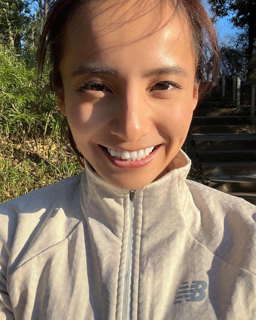 佐野千晃さんのインスタグラム写真 - (佐野千晃Instagram)「お昼過ぎまではあったかかったけど夕方から風が出てきて寒くなったね〜🌪  明日も少し寒くなるみたいだから服装難しいけど暖かくしてね🌞  週末はあったかくなるから楽しみ☺️💓  土曜日のスマイルマラソンは5kmにしようと思ってるよ！  みんなは何km走る？  声かけてね写真撮ろうね🥺笑  #run #running #marathon #フルマラソン #マラソン #マラソン女子 #人生自由自在 #走る女子 #ファッション #ウェア #楽しく走る #ランニング #ジョギング #日が強い #陽が強い #え #どっち #正解 #なの」3月2日 19時07分 - sanochiaki810