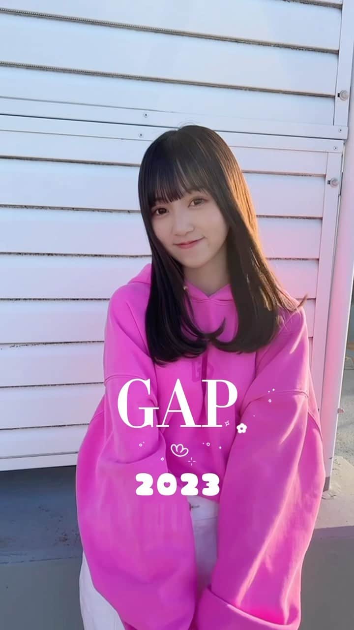 吉田佳音のインスタグラム：「GAPのティーン向け新作❕ PROJECT GAPを全身でコーデしてみたよ🌷  みんなもGAPの新作チェックしてみてね~☺︎︎︎︎ ・  ・  ・ #05#sjk#fyp#Gap#ロゴ#gap_ad #春コーデ#PROJECTGAP」
