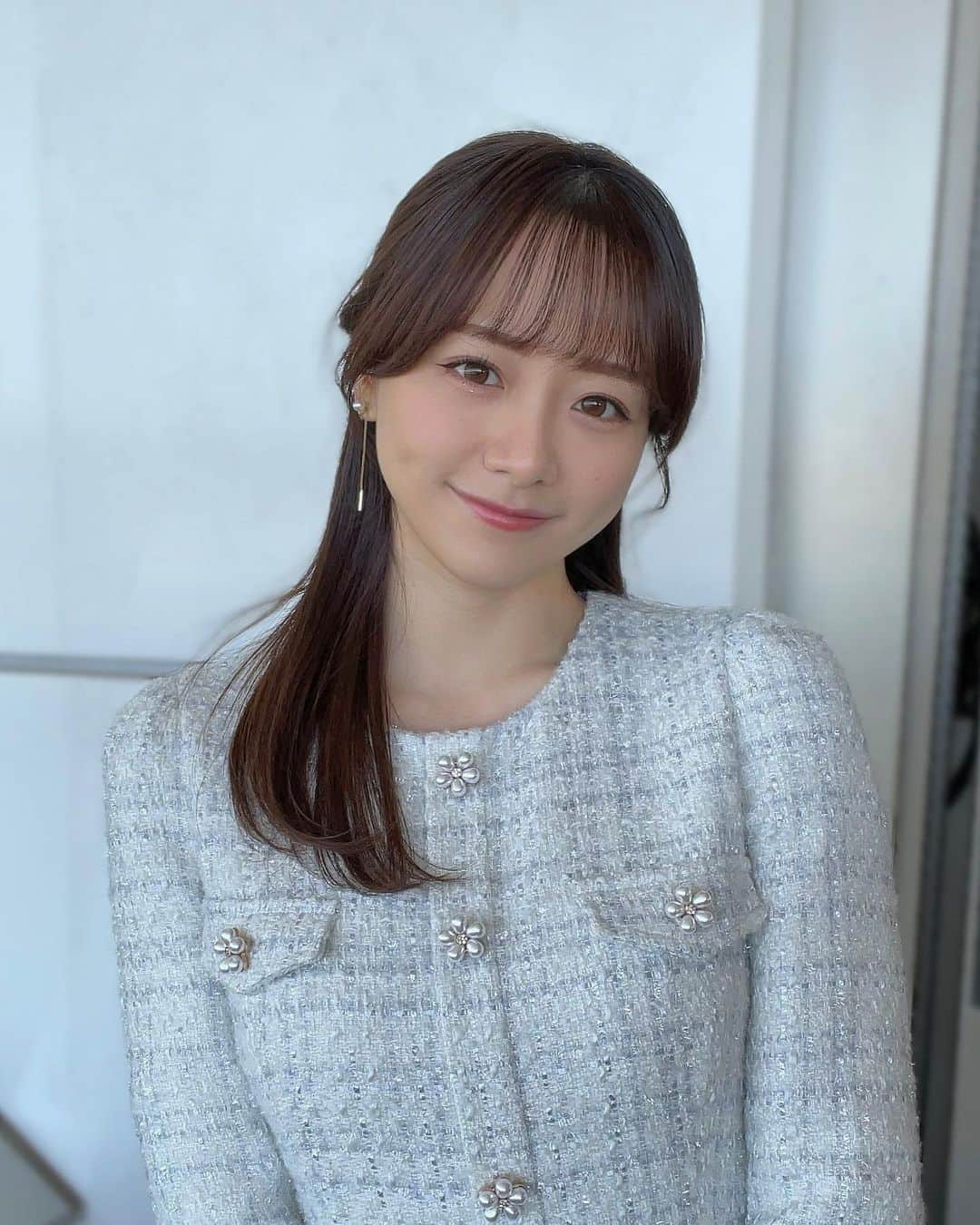 森香澄のインスタグラム：「. いつも温かいコメントありがとうございます。 一部報道にもありましたが、 3月末でテレビ東京を退社することになりました。 様々な挑戦や経験をさせていただき、 テレビ東京には本当に感謝しています。 担当番組は3月いっぱいまで精一杯務めさせていただきます。 . また今後の活動に関しては、 お伝えできるタイミングでご報告させていただければと思います。 今後ともよろしくお願い致します！」