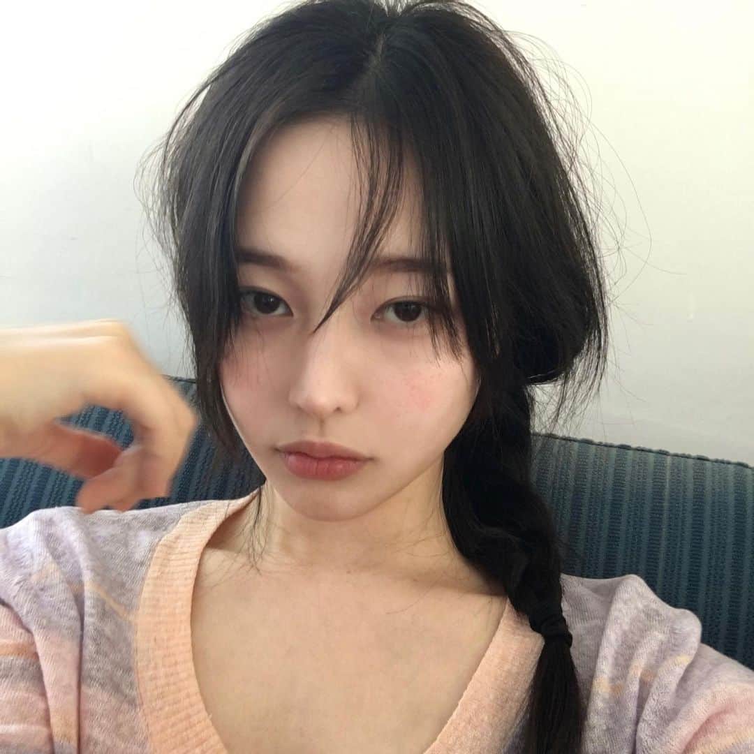 ソン・ファミンさんのインスタグラム写真 - (ソン・ファミンInstagram)「부시시」3月2日 19時57分 - hwa.min
