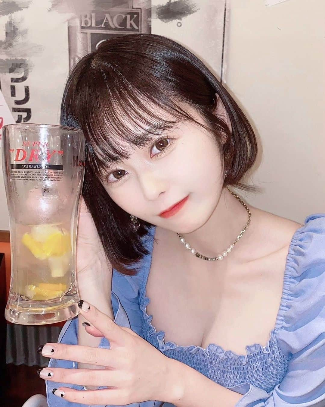 白瀬あかりのインスタグラム：「一緒に飲も〜？」