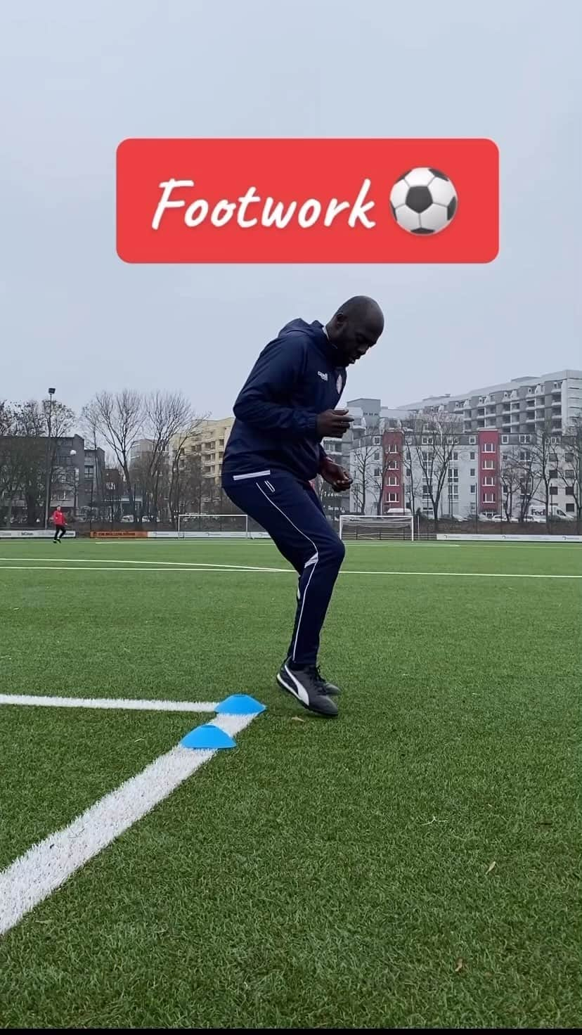 ハンス・サーペイのインスタグラム：「Footwork ⚽️」