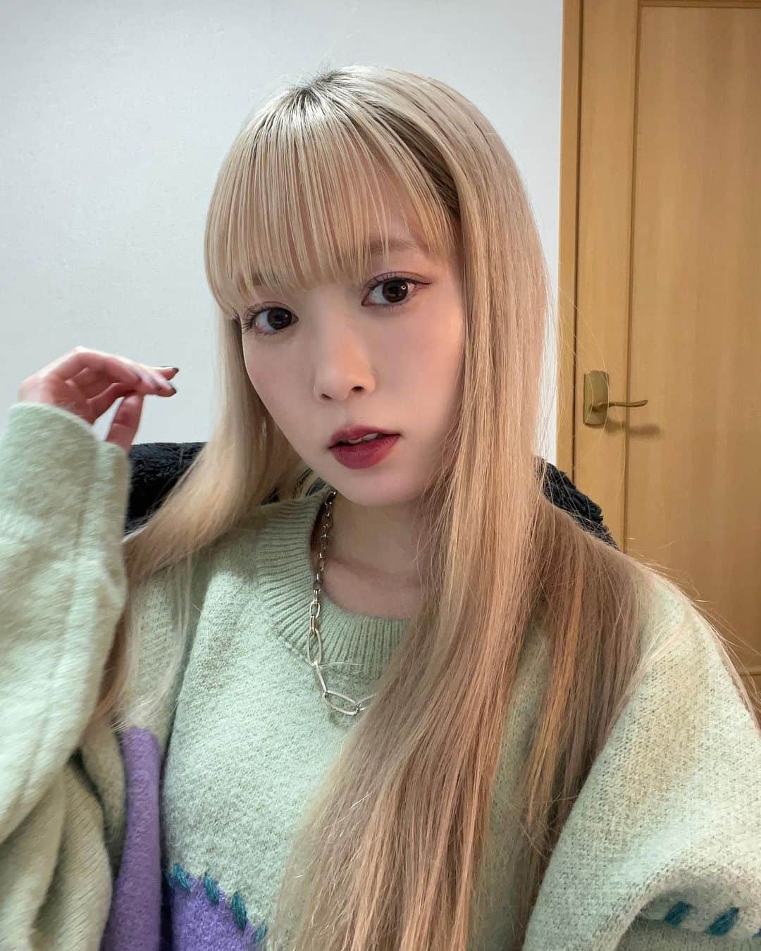 uyuのインスタグラム：「🍀👾」