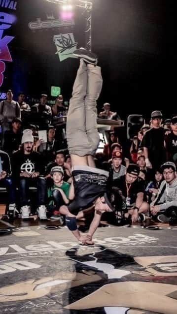 SNACK（野村直）のインスタグラム：「Powermove Combination ㅤㅤㅤㅤㅤㅤㅤㅤㅤㅤㅤㅤㅤ ㅤㅤㅤㅤㅤㅤㅤㅤㅤㅤㅤㅤㅤ @bboysnack  ㅤㅤㅤㅤㅤㅤㅤㅤㅤㅤㅤㅤㅤ #bboy #bboying #powermove #breakdance #breakin #breaking #ブレイクダンス #パワームーブ　#airflare #babyairflare #babywindmill #munchmill #diamondairflare #munchairflare #windmill #windmills #ウインドミル #ベビーウィンドミル #ダイヤモンドエアー #2000 2030木 0302」