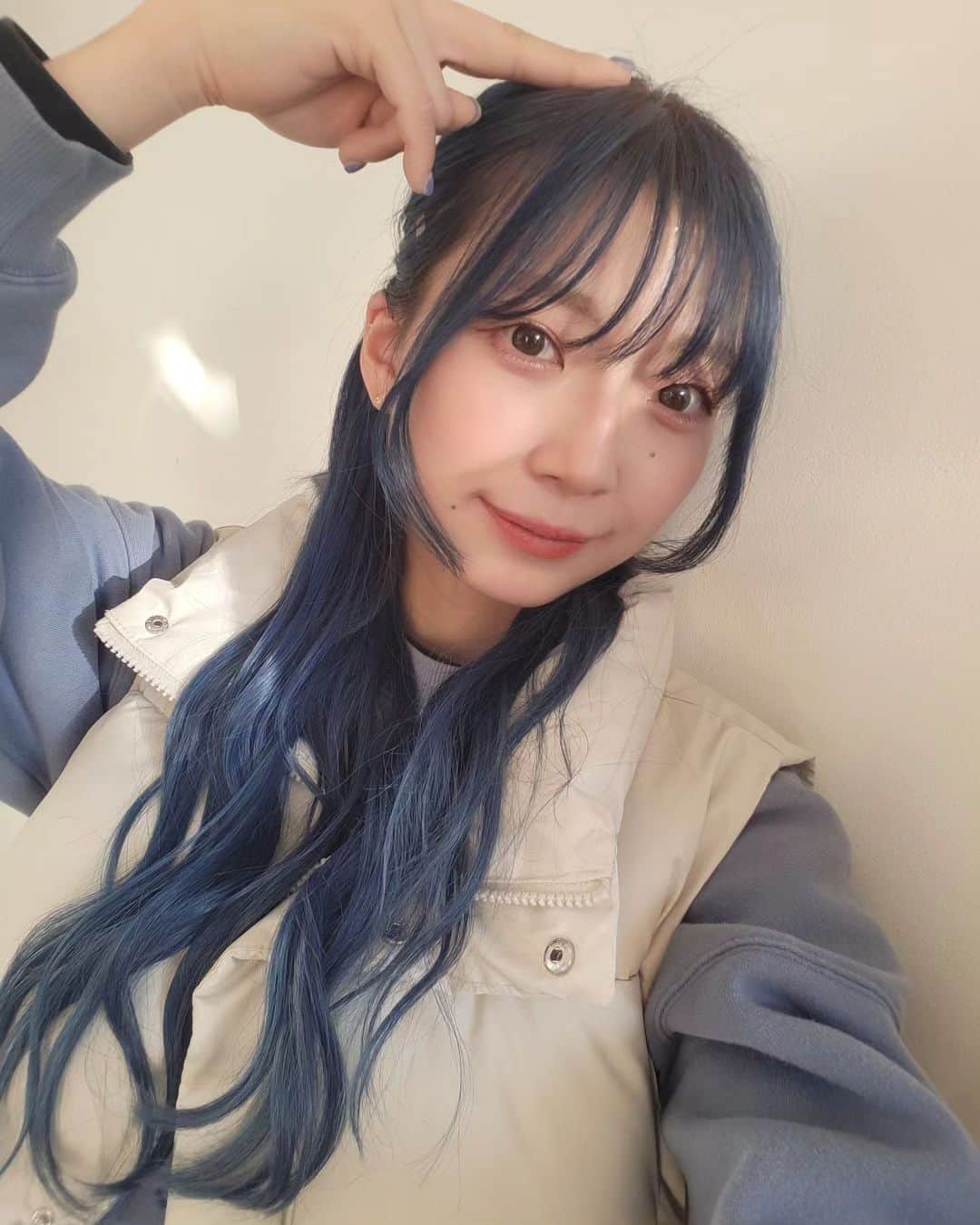 原宿ぽむのインスタグラム：「たぶんあたまのうえで すしにぎってる🍣」