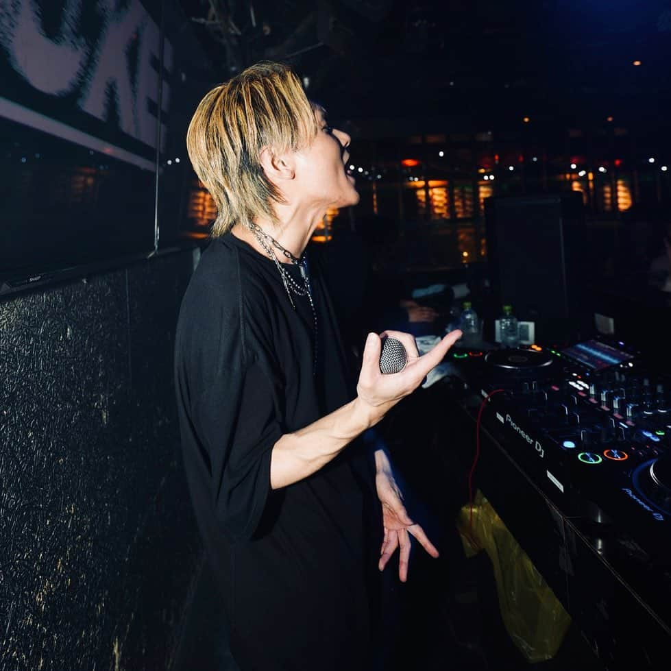 KSUKEのインスタグラム：「When I DJ in Nagoya, it's like coming back to my home and everyone's always so damn welcoming! ❤️‍🔥 Big congrats on @orcanagoya's 8th Anniversary! 🎉🥂 You guys rock as always!! 🔥  Pic by @aznally_dca  February 25, 2023 📍@orcanagoya」