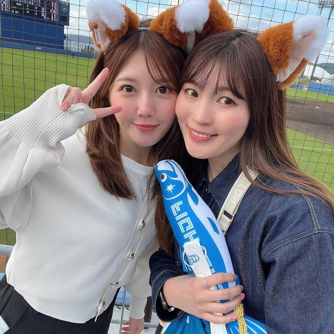 藤本有紀美のインスタグラム：「北海道日本ハムファイターズの 名護キャンプにもいったよ🦊🏝⚾️ 　 みゃおとの野球観戦は みゃおが詳しいから解説付きでいつも楽しい⚾️👏✨ そして沖縄で運転して🚙 いろんなところ連れていってくれてありがとう🥰  沖縄に限らず一緒に旅行行ったらいつも運転してくれる、 まいべすてぃーみゃお🫶🫶🫶  これからも一緒にいろんなところ行こうね😘  #名護キャンプ #⚾️ #北海道日本ハムファイターズ」