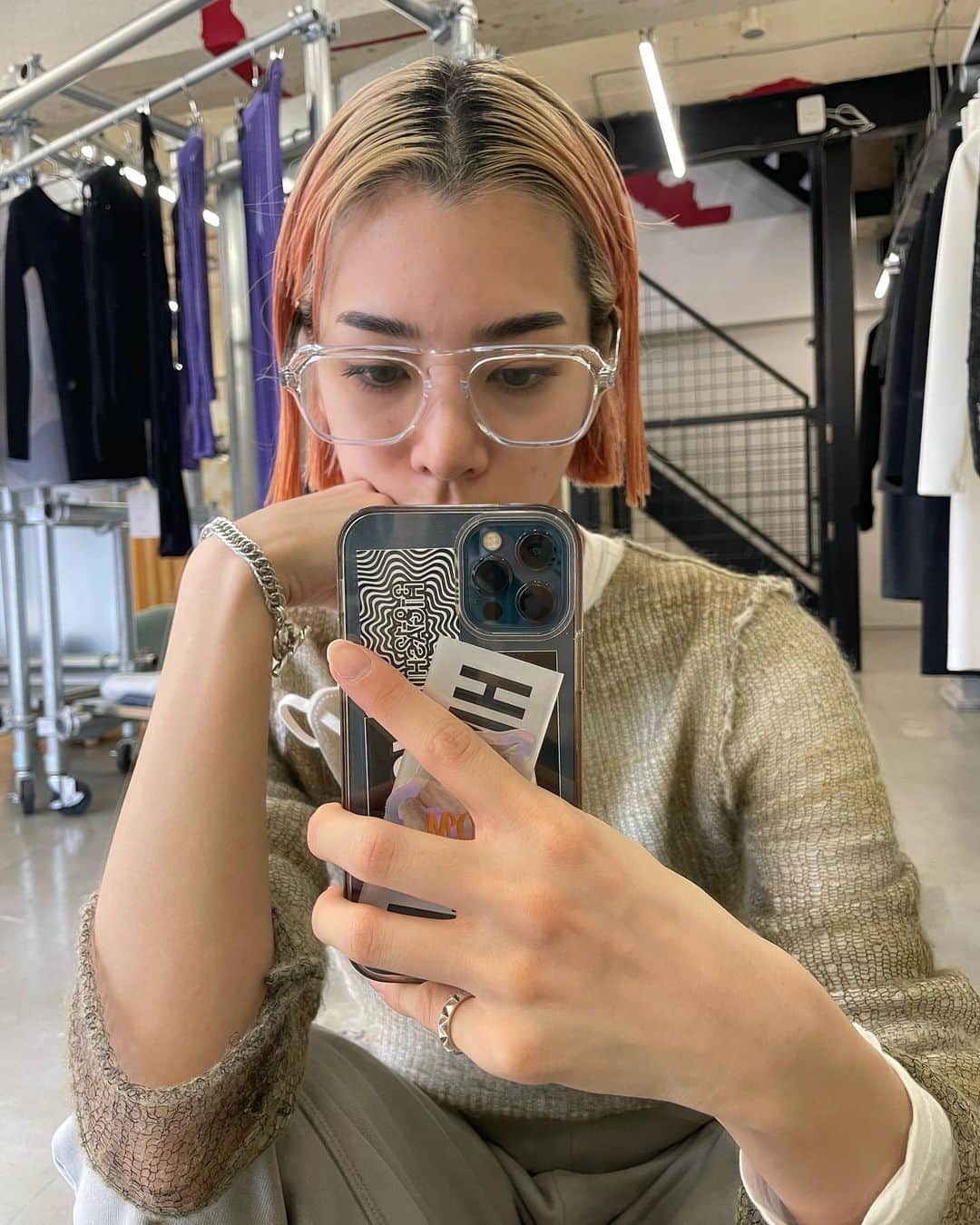 Yukano Nojiriのインスタグラム：「鼻が大きいのでメガネが似合うみたいです😢」