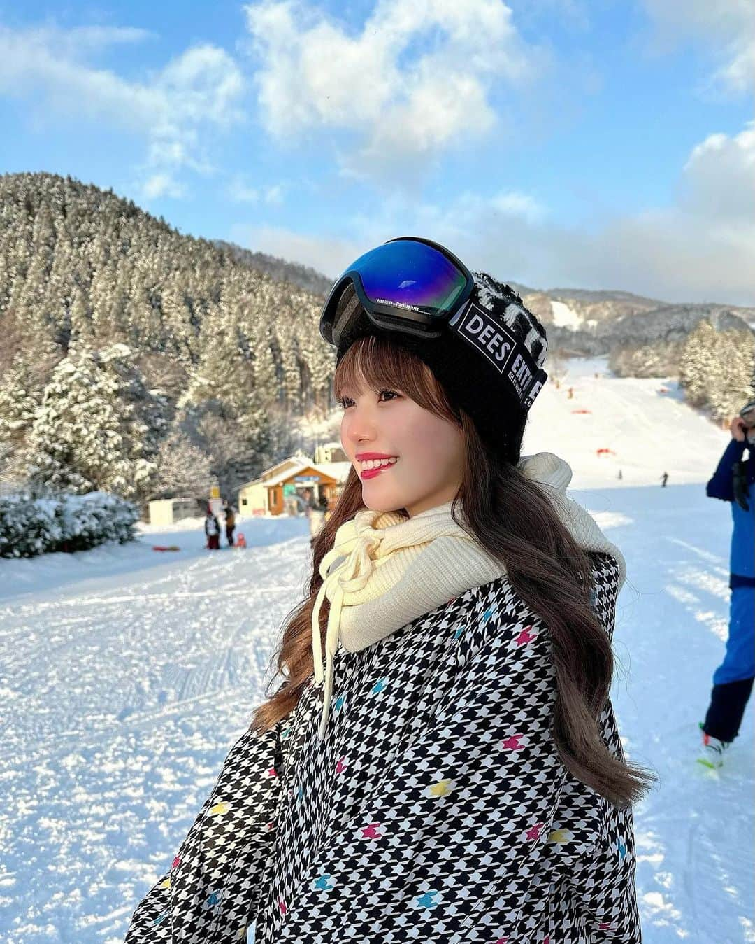 萩田帆風のインスタグラム：「. 兄といとこと、いとこの旦那さんと🏂 今シーズン1回目の時🏂笑 載せ忘れてた〜 時系列バラバラでごめんなさい笑」