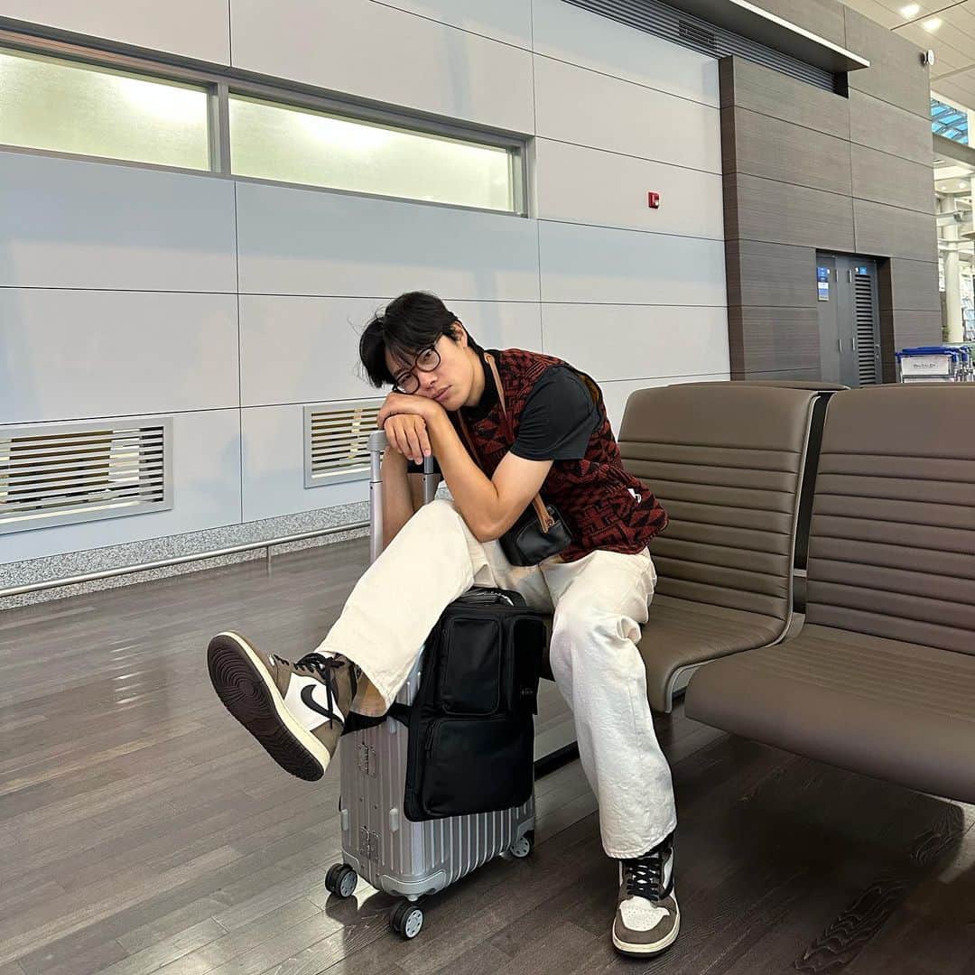 リュ・ジュニョルのインスタグラム：「이제 3월이니까 ✈️🧳」