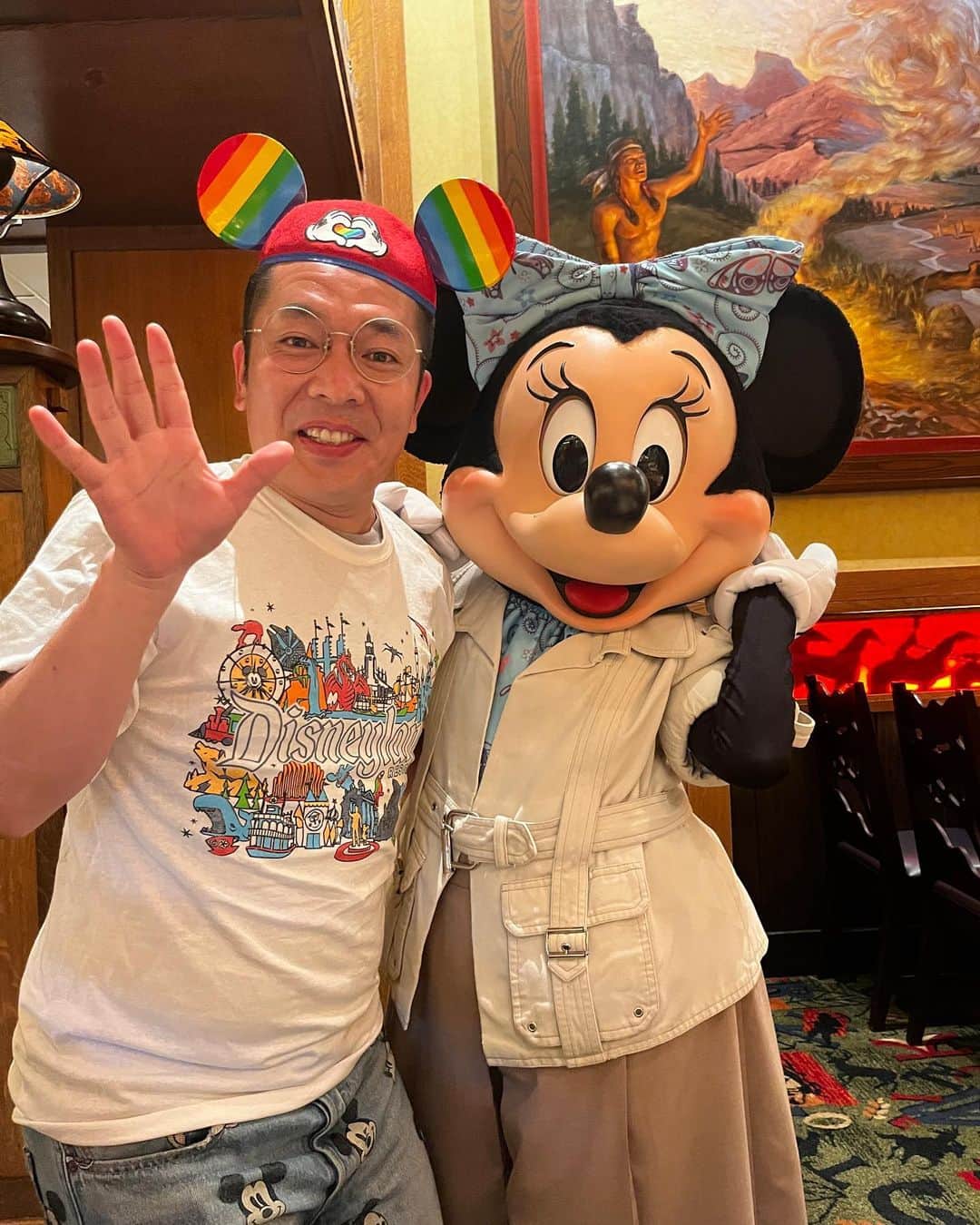 上田昌幸のインスタグラム：「3月2日はミニーの日🎀✨  #ディズニーランド #disney  #ミニーマウス #3月2日 #どこのパークで会っても #何回会っても #照れちゃうのよね😂 #トイレ行きたい」