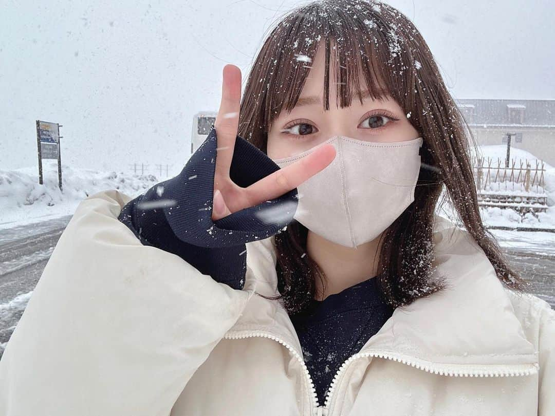 森下愛里沙(もりしたありさ) さんのインスタグラム写真 - (森下愛里沙(もりしたありさ) Instagram)「ㅤㅤㅤㅤㅤㅤㅤㅤㅤㅤㅤㅤㅤ ㅤㅤㅤㅤㅤㅤㅤㅤㅤㅤㅤㅤㅤ ㅤㅤㅤㅤㅤㅤㅤㅤㅤㅤㅤㅤㅤ お仕事で地元長野へきてます🍎 ㅤㅤㅤㅤㅤㅤㅤㅤㅤㅤㅤㅤㅤ ㅤㅤㅤㅤㅤㅤㅤㅤㅤㅤㅤㅤㅤ 外にいたら寒さよりも地元に来ているという 嬉しさが勝ってしまって気づいたらびしょ濡れに❄️笑 ㅤㅤㅤㅤㅤㅤㅤㅤㅤㅤㅤㅤ ㅤㅤㅤㅤㅤㅤㅤㅤㅤㅤㅤㅤㅤ ㅤㅤㅤㅤㅤㅤㅤㅤㅤㅤㅤㅤㅤ やっぱり長野はいいなぁ 信州そば最高だった！！！！！ ㅤㅤㅤㅤㅤㅤㅤㅤㅤㅤㅤㅤㅤ ㅤㅤㅤㅤㅤㅤㅤㅤㅤㅤㅤㅤㅤ ㅤㅤㅤㅤㅤㅤㅤㅤㅤㅤㅤㅤㅤ #長野 #長野市 #雪 #雪景色 #雪遊び #like4likes #l4l #instagood #instalike #彼女感 #長野旅行 #長野観光 #雪国 #飯山 #飯山市 #長野名物 #信州そば」3月2日 20時53分 - mini.ari