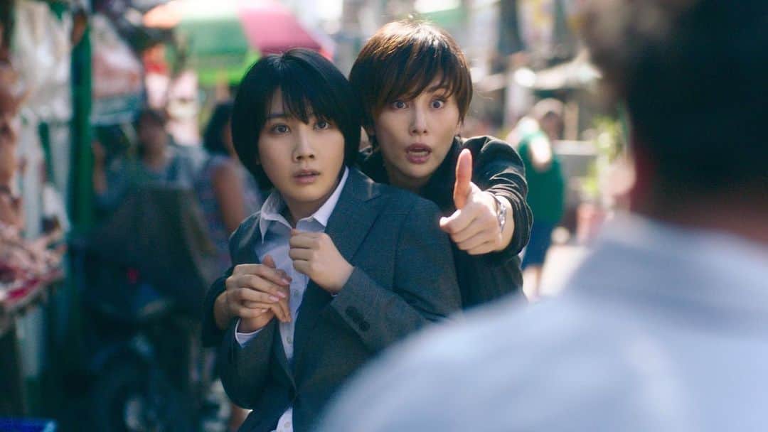 米倉涼子のインスタグラム：「『エンジェルフライト 国際霊柩送還士』の特別映像 5分で分かる『エンジェルフライト』が公開されました！ 作品の見所と魅力が詰まってます！ 良かったらチェックしてみてくださいっ  写真は劇中カットからです！  https://www.youtube.com/watch?v=DbpKYuaDxHE  #米倉涼子 #松本穂香 #城田優 #矢本悠馬 #野呂佳代 #織山尚大 #鎌田英怜奈 #徳井優 #草刈民代 #向井理 #遠藤憲一  @primevideojp  #エンジェルフライト」