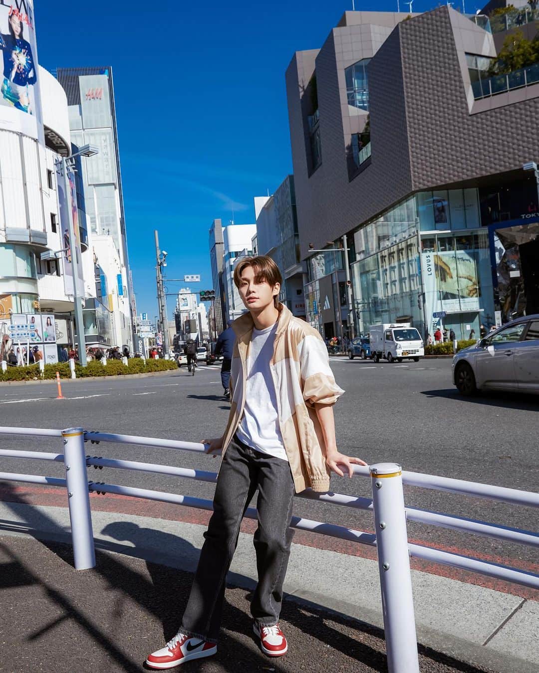 さんのインスタグラム写真 - (Instagram)「春よ来い  @_v3.official @snazzy.official_  #_V3 #V3 #snazzy #droptokyo」3月2日 21時12分 - dongdongisland