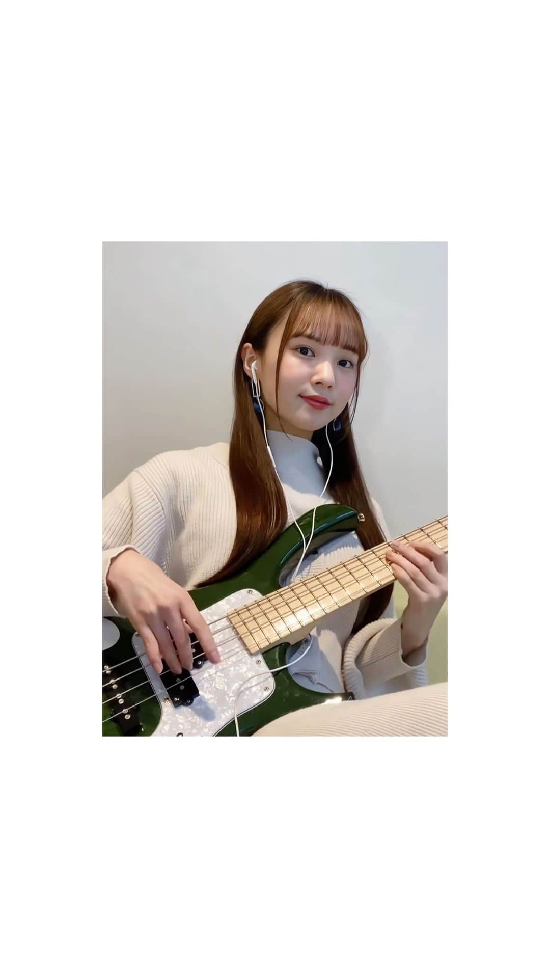 MINAのインスタグラム：「. OMG / NewJeans さん 弾いてみました🤍🤍」