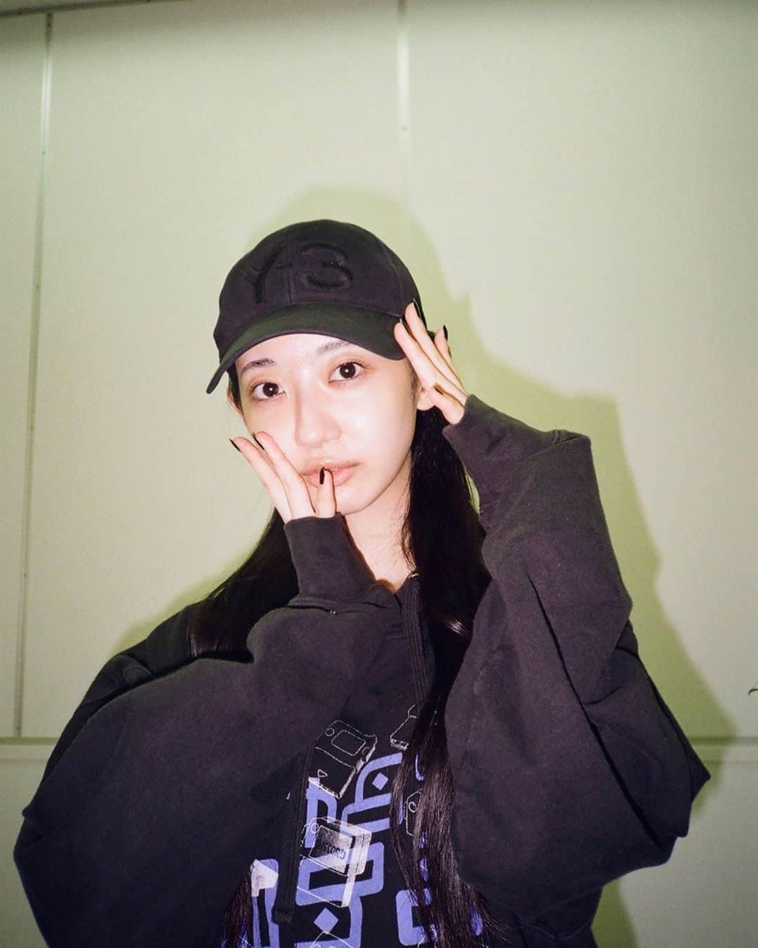 吉村花音のインスタグラム：「. ショー終わりのすっぴんオフショ📸 フィルムカメラ最高....！ またぜひ撮影お願いします🙏💫  photo by : @shouta_boy   . #フィルムカメラ #フィルム #filmphotography #film」