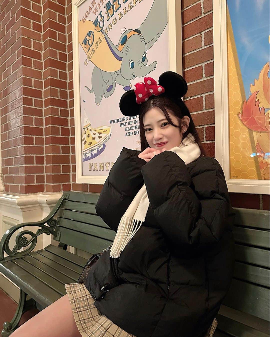 飯泉吏南さんのインスタグラム写真 - (飯泉吏南Instagram)「. . 夜ディズニー🐭🤍 . 雨だったけど楽しかった♡ . . #ディズニー #ディズニーランド #ディズニーコーデ #disney」3月2日 21時52分 - pocha_rina