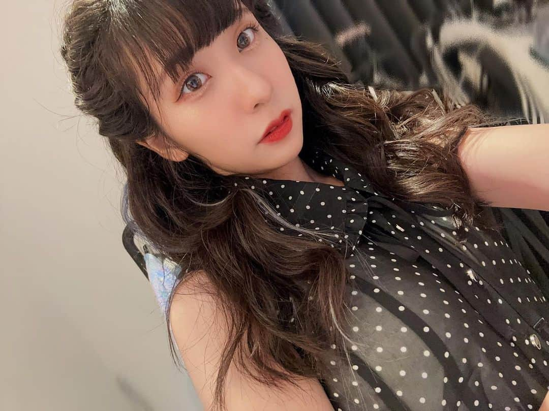 宮田留佳のインスタグラム：「🖤 #關於你　#君について #四周年演唱會 #AKB48TeamTP #AKB48 #宮田留佳 #嚕卡 #followme」