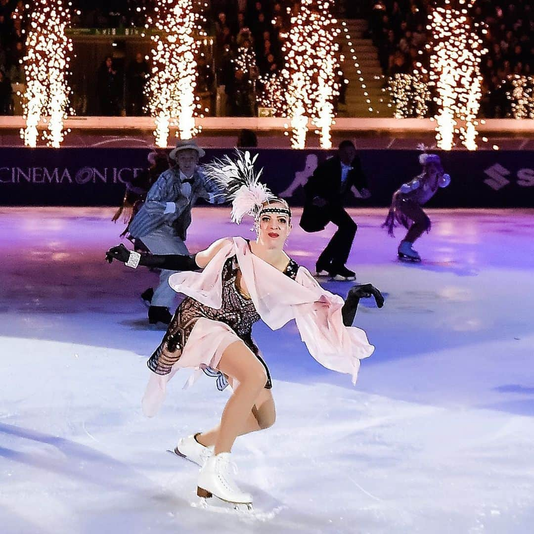 カロリーナ・コストナーさんのインスタグラム写真 - (カロリーナ・コストナーInstagram)「Istanti incantevoli.  ✨ Enchanting moments  📸 @diebarbieri3  #cinemaonice2023 #caronice #figureskating」3月2日 21時58分 - mskostner