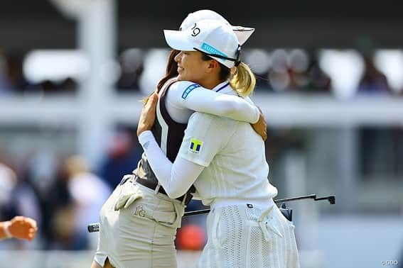 馬場咲希さんのインスタグラム写真 - (馬場咲希Instagram)「【HONDA LPGA THAILAND】  69.68.70.72 -9  まず最初にこのような大会に私を推薦してくれた皆様、本当にありがとうございました。大好きなタイで憧れのホンダLPGAタイランドの舞台、プレーできて本当に幸せでした。この舞台は私に夢を与えてくれました。自分がここで戦える可能性があるんじゃないかと初めて感じることができました。ここでプレーしたい。もっと上にいけたかもしれない、強くなりたいと思わせてくれました。  スポンサーをしていただいている皆様、いつもありがとうございます🙇🏻‍♀️スポンサーの皆様のおかげでとても良い環境で試合に臨む事ができました。今回の試合のおかげで自分の本当の気持ちにも気づくことができました！  サイアムカントリークラブの皆さん1週間ありがとうございました🔥素晴らしい環境、セッティングでプレーすることができました！親切なスタッフの皆さんに感謝しています🙏🏻See you again!  そしてキャディーをしてくれた古賀さん、サポートに来てくれたカマセン、倉内さん、応援に来てくれた高武さん、橘内さん、柴田さんありがとうございました😊✨とても心強く楽しい1週間でした！  最終日はまさかの渋野日向子プロと笹生優花プロとのペアリング😳本当にありがとうございました❤️‍🔥沢山勉強になりましたし、ほんっっっとうに楽しかったです！！一生の宝物になる思い出です✨  皆さんキラキラ輝いていましたし、やっぱり海外の試合はとっても楽しいです✨私もはやくここで戦いたい！と強く思いました。  応援してくれた方もありがとうございました。タイでの試合ということもあり、沢山の日本人の方が応援に来てくれました。声援すごく嬉しかったです！海外も大好きだけどやっぱり日本も大好きです🫶🏻  憧れのネリーコルダプロとも、全米女子オープンぶりに写真を撮ることができました！(緊張してめちゃくちゃ顔引き攣ってるけど笑)  最後に @pinacoooon プロ、何にもわからない私をリードしてくれてありがとうございました🙇🏻‍♀️🔥本当に優しくて面白くてかっこよくて、一緒にいてくれるだけで安心しましたし、笑顔になれました🥹シェブロンでお会いできるのを楽しみにしています！！  「どうなるかじゃない、どうするかだ。きのうまでの自分を超えろ、負けるもんか」  皆さんありがとうございました😊  #thepowerofdreams  #hondalpgathailand  #honda #img  #siamcountryclub  #bridgestone #bridgestonegolf #1piu1uguale3 #trussputter #underarmour #青梅ゴルフ倶楽部 #フォレスト鳴沢ゴルフカントリークラブ #gmg八王子ゴルフ場 #村田忠男 #ゴルフ女子 #ゴルフ #ゴルフ好きな人と繋がりたい #スポーツ #sports #golf」3月2日 22時26分 - teba_.425