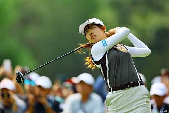 馬場咲希さんのインスタグラム写真 - (馬場咲希Instagram)「【HONDA LPGA THAILAND】  69.68.70.72 -9  まず最初にこのような大会に私を推薦してくれた皆様、本当にありがとうございました。大好きなタイで憧れのホンダLPGAタイランドの舞台、プレーできて本当に幸せでした。この舞台は私に夢を与えてくれました。自分がここで戦える可能性があるんじゃないかと初めて感じることができました。ここでプレーしたい。もっと上にいけたかもしれない、強くなりたいと思わせてくれました。  スポンサーをしていただいている皆様、いつもありがとうございます🙇🏻‍♀️スポンサーの皆様のおかげでとても良い環境で試合に臨む事ができました。今回の試合のおかげで自分の本当の気持ちにも気づくことができました！  サイアムカントリークラブの皆さん1週間ありがとうございました🔥素晴らしい環境、セッティングでプレーすることができました！親切なスタッフの皆さんに感謝しています🙏🏻See you again!  そしてキャディーをしてくれた古賀さん、サポートに来てくれたカマセン、倉内さん、応援に来てくれた高武さん、橘内さん、柴田さんありがとうございました😊✨とても心強く楽しい1週間でした！  最終日はまさかの渋野日向子プロと笹生優花プロとのペアリング😳本当にありがとうございました❤️‍🔥沢山勉強になりましたし、ほんっっっとうに楽しかったです！！一生の宝物になる思い出です✨  皆さんキラキラ輝いていましたし、やっぱり海外の試合はとっても楽しいです✨私もはやくここで戦いたい！と強く思いました。  応援してくれた方もありがとうございました。タイでの試合ということもあり、沢山の日本人の方が応援に来てくれました。声援すごく嬉しかったです！海外も大好きだけどやっぱり日本も大好きです🫶🏻  憧れのネリーコルダプロとも、全米女子オープンぶりに写真を撮ることができました！(緊張してめちゃくちゃ顔引き攣ってるけど笑)  最後に @pinacoooon プロ、何にもわからない私をリードしてくれてありがとうございました🙇🏻‍♀️🔥本当に優しくて面白くてかっこよくて、一緒にいてくれるだけで安心しましたし、笑顔になれました🥹シェブロンでお会いできるのを楽しみにしています！！  「どうなるかじゃない、どうするかだ。きのうまでの自分を超えろ、負けるもんか」  皆さんありがとうございました😊  #thepowerofdreams  #hondalpgathailand  #honda #img  #siamcountryclub  #bridgestone #bridgestonegolf #1piu1uguale3 #trussputter #underarmour #青梅ゴルフ倶楽部 #フォレスト鳴沢ゴルフカントリークラブ #gmg八王子ゴルフ場 #村田忠男 #ゴルフ女子 #ゴルフ #ゴルフ好きな人と繋がりたい #スポーツ #sports #golf」3月2日 22時26分 - teba_.425