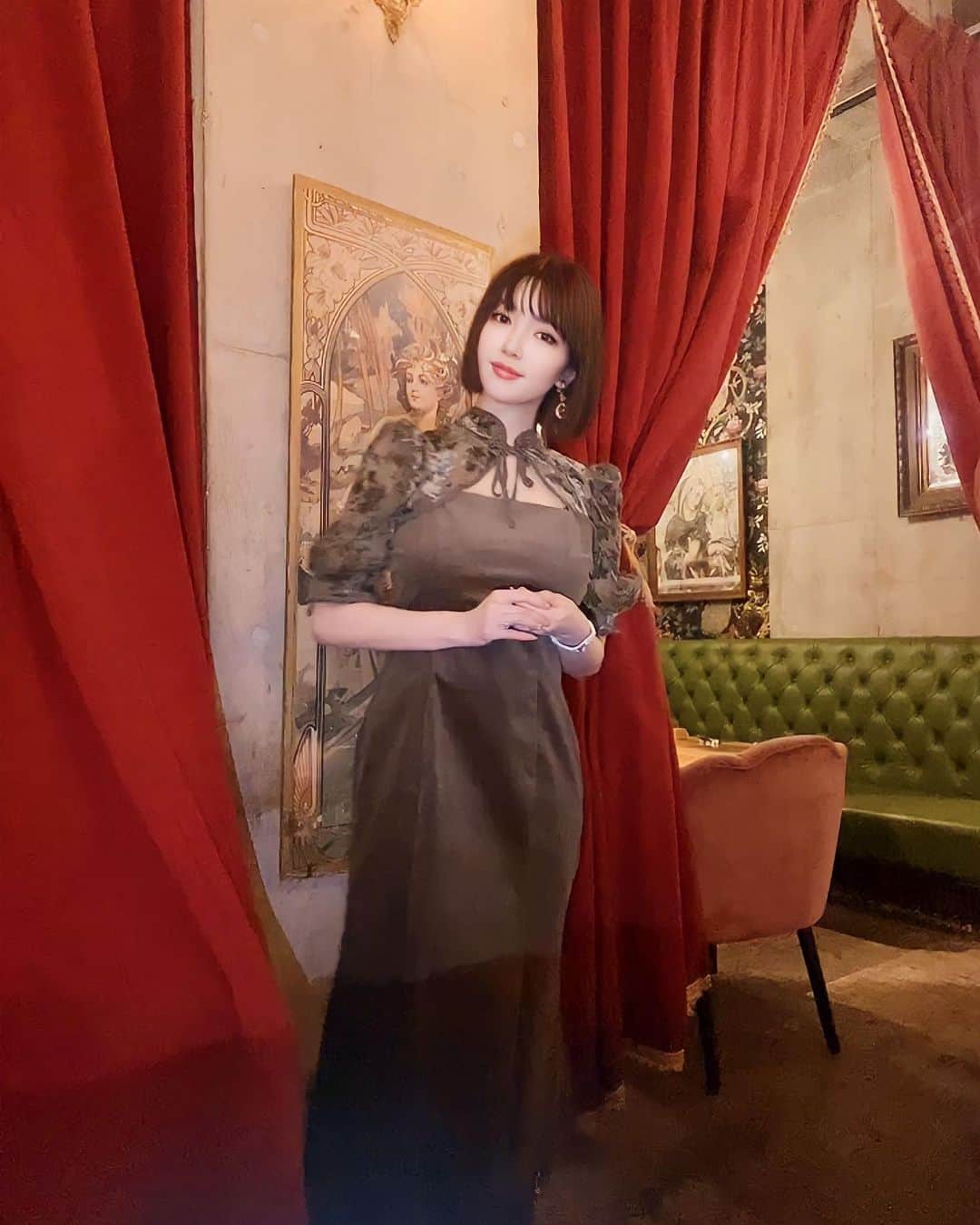 森下悠里のインスタグラム：「@leja__official  クラシカルなワンピース  お上品で好き♡  娘のお誕生日当日に着ました😌」