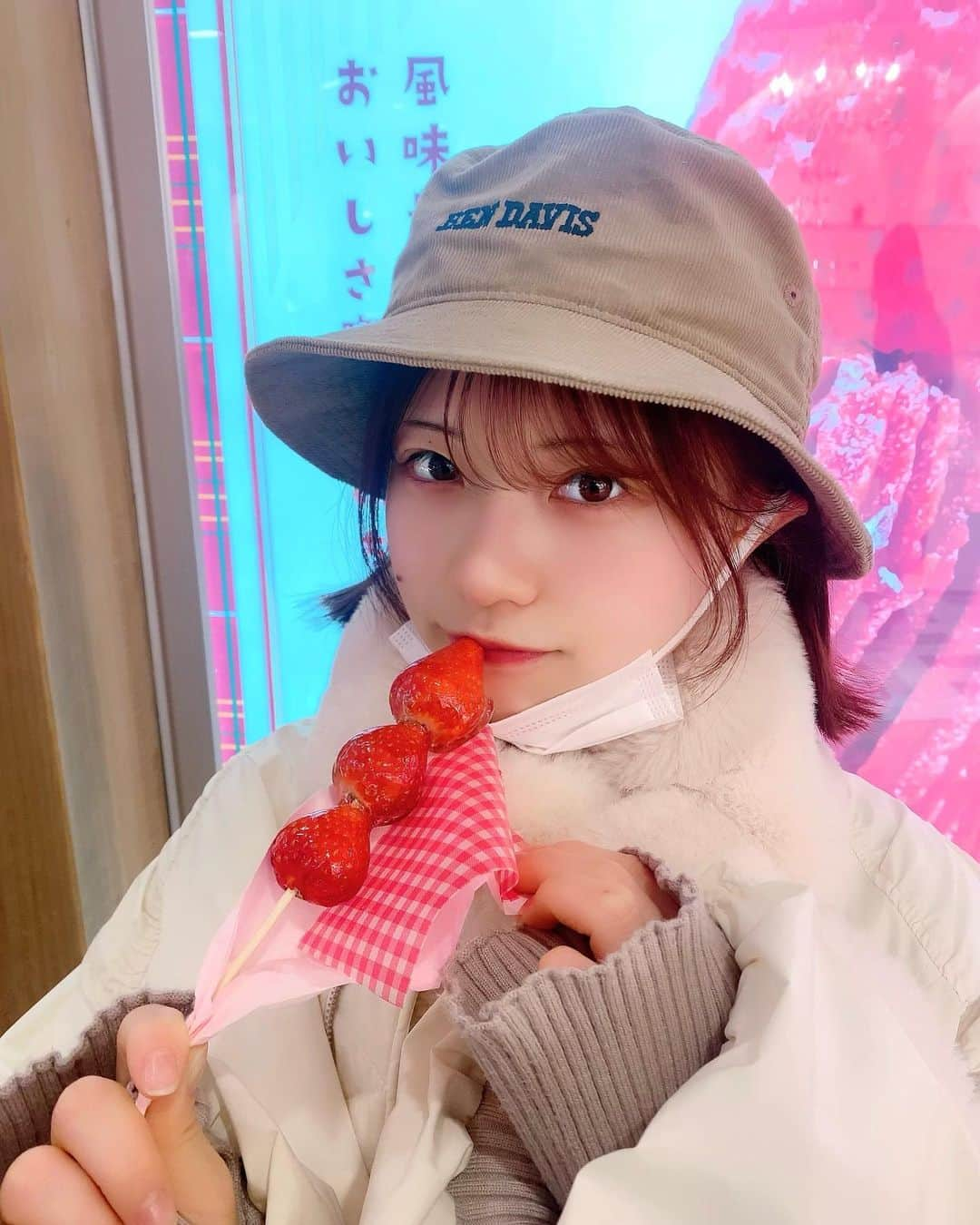 鳴海寿莉亜さんのインスタグラム写真 - (鳴海寿莉亜Instagram)「☻☺︎☻☺︎🍓 ・ どすっぴんでもいちご持てば盛れる🍓 ・ ・ ・ ・ ・ #オフ #ソラマチ #ソラマチグルメ #いちご飴 #押上 #153cm #フォローミー #fashion #daily #cute #hair #girl #instafollow #ootd #followme #qhoto #japanese #instagood #좋아요그램 #셀카그램 #좋아요반사  #팔로우 #맞팔 #소통 #좋아요 #셀카  #팔로우미#전신 #귀여워」3月2日 22時36分 - juria_narumi.official