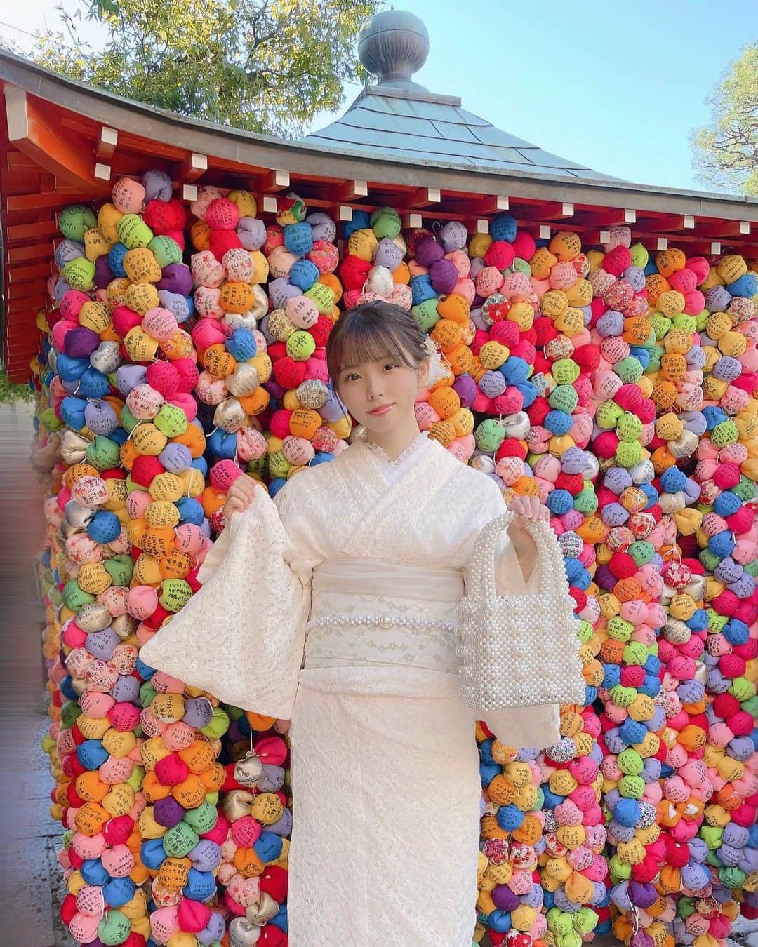 篠原望のインスタグラム：「. 👘🌸 . . あっという間に3月𓈒𓂂𓇬 今月もよろしくお願いします🫶🏻 . . 時間経ちすぎてるけど載せていいよの お言葉に甘えて着物の写真載せちゃう🥺 . . #着物 #着物ヘア #着物レンタル #着物女子 #京都 #京都観光 #八坂庚申堂 #kyoto #kyotojapan #kyototrip #japan #japanesegirl #kimono #まとめ髪 #まとめ髪アレンジ #篠原望」