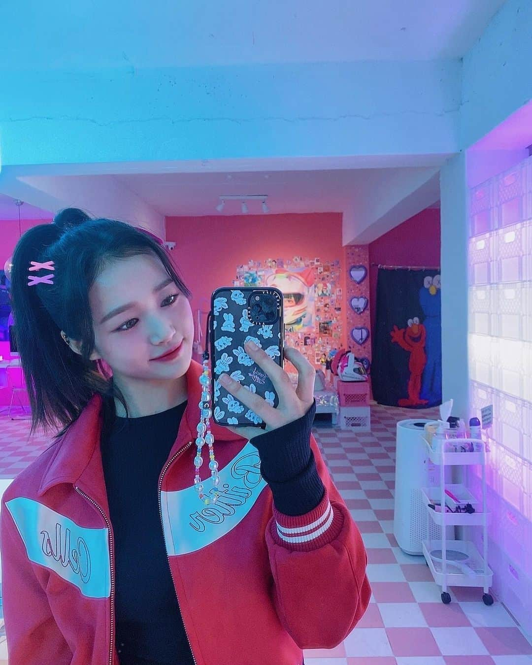 キムヘリムのインスタグラム：「#제품협찬 @casetify_kr #케이스티파이 에서 휴대폰케이스와 비즈스트랩을 선물로 주셨어요!  지금 케이스티파이에서 화이트데이를 맞아 이벤트를 하고 있다고 하니까 여러분도 예쁜 케이스 겟하세요!!❤️  #케이스티파이」