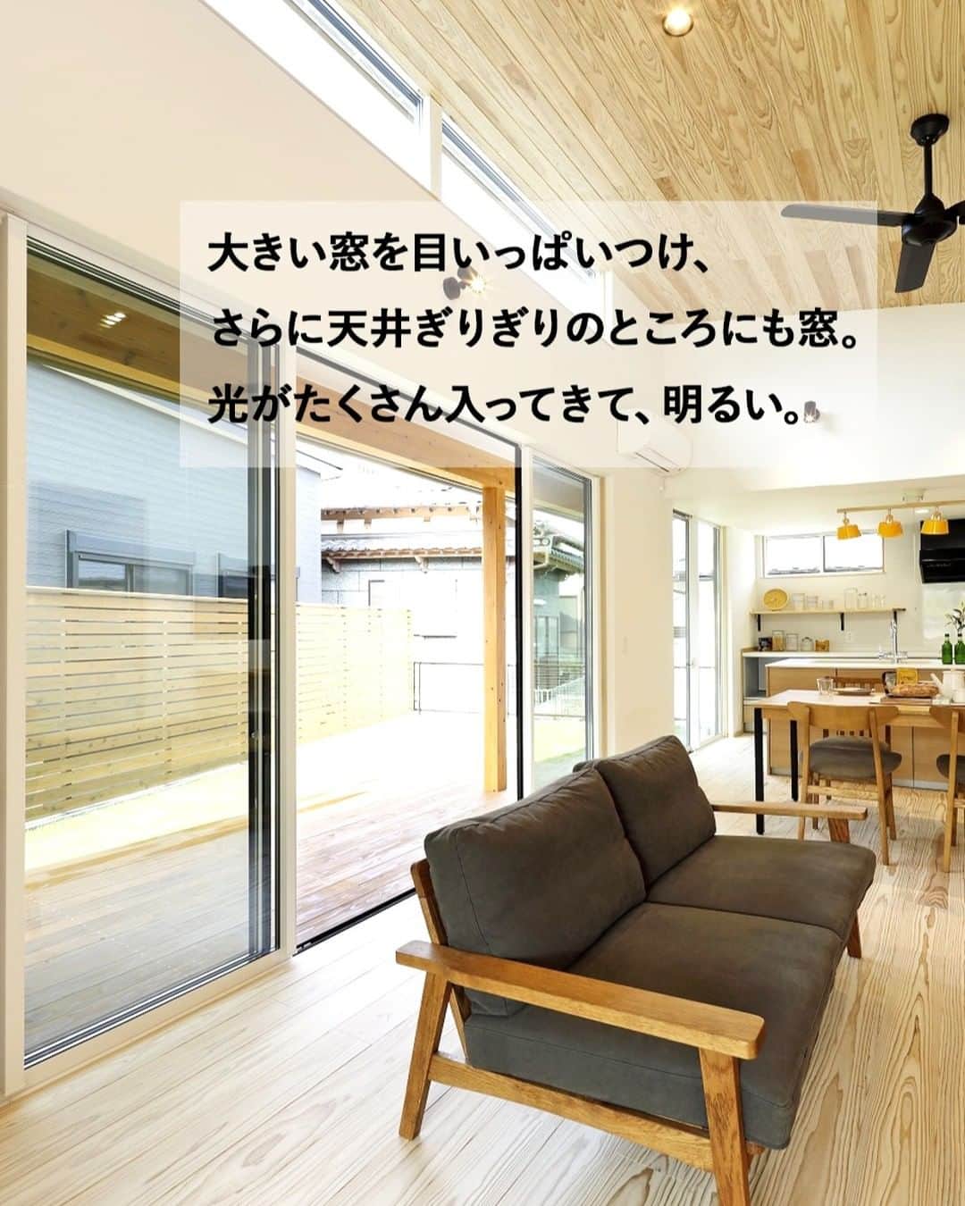 Yasuhiro Arimuraさんのインスタグラム写真 - (Yasuhiro ArimuraInstagram)「一部にタイルを貼った洗面化粧台です。 鏡も大きく、使いやすい。 ダイニングからすぐの場所にあるので、食事前の手洗い習慣もしっかり身につきそうです。 空間もある程度広いので、朝の支度も何人かで一緒に出来ます。  キッチンとダイニングテーブルを、あえてくっつけない間取りです。 前面に収納があるので、それを活かすためにわざと離しています。 収納はしっかりと使いたいですね。 キッチンにも大きめの窓があって、明るく清潔感が漂います。  大きい窓を目いっぱいつけているので、光がたくさん入ってきます。 天井ぎりぎりのところにも窓があるので、さらに明るくなっていますよ。 ウッドデッキとの段差もなく、室内とフルフラットにつながります。まるで、庭までもが1つの空間になっているかのよう。  ソファー代わりにもなる、団上がりの和室スペース。 段差を収納として活用しています。 明るい日差しが入る気持ちよい部屋は、客室としてもゴロゴロするときも大活躍。 引き戸を閉めれば、あっという間に個室の出来上がり。  more photos... 👉 @yasuhiro.arimura #光と風 #sumais #リビング #明るいリビング #注文住宅 #家づくり #平屋のお家 #造作建具 #ウッドデッキ #マイホーム #マイホーム計画 #木の家 #住まい #新築 #オーダーメイド住宅 #鹿児島 #工務店 #工務店がつくる家 #工務店だからつくれる家 #設計事務所 #子育て #自然素材 #賃挽き製材 #デザイン #暮らし #暮らしを楽しむ #シンプルな暮らし #丁寧な暮らし #田舎暮らし #instahouse」3月3日 11時28分 - yasuhiro.arimura