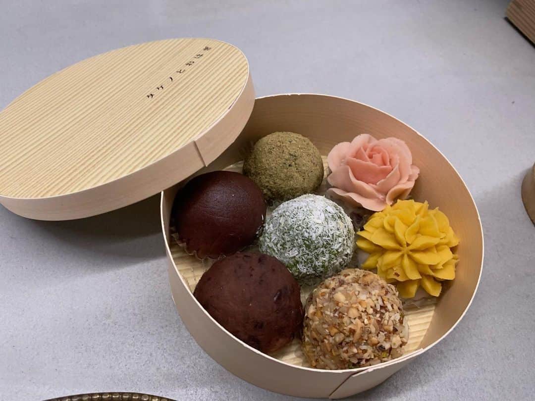 忍成修吾さんのインスタグラム写真 - (忍成修吾Instagram)「桃の節句。 我が家は春色の牡丹餅（おはぎ）を。」3月3日 12時26分 - shugo_oshinari