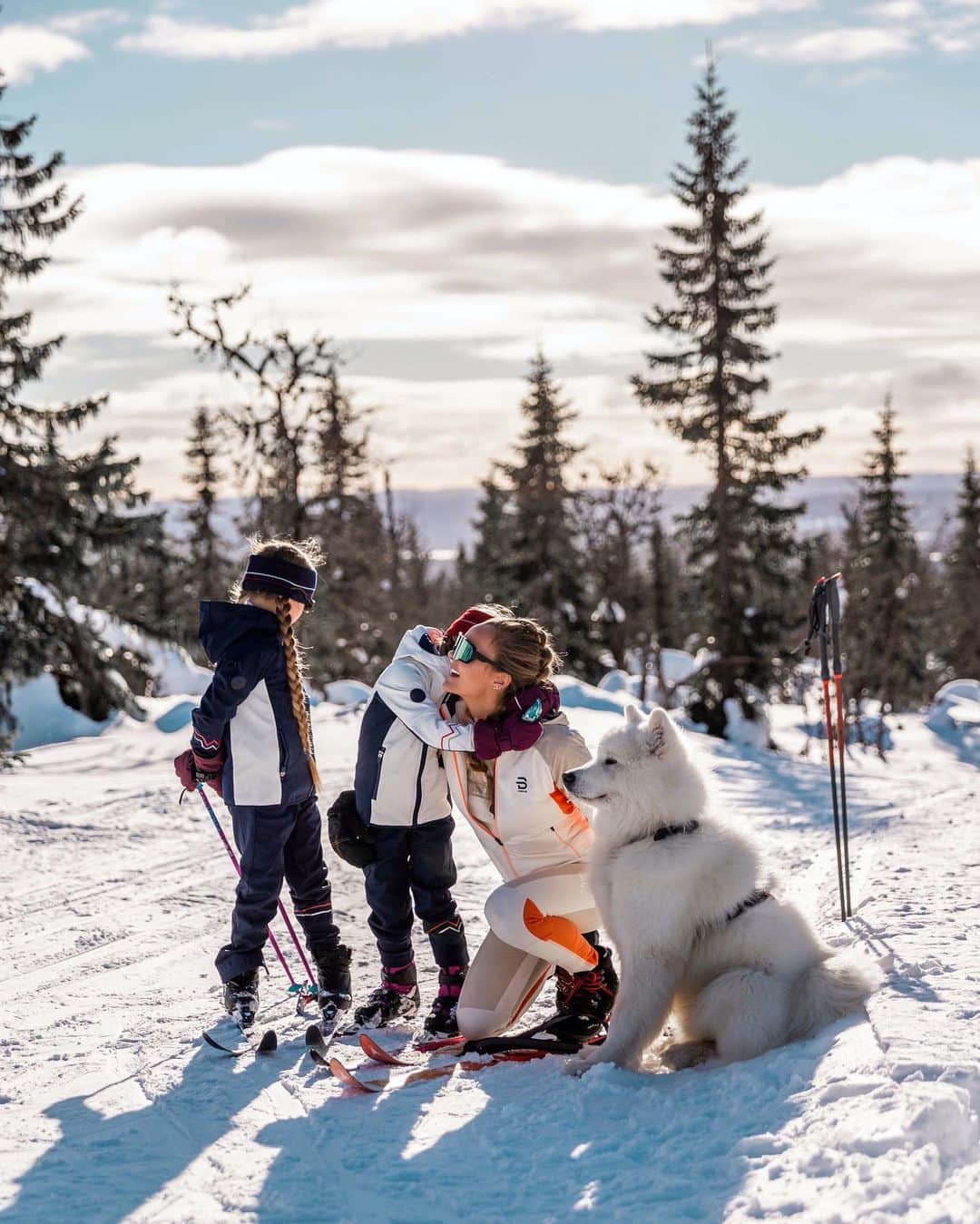 Caroline Berg Eriksenのインスタグラム：「Disse glemte jeg helt å dele etter vinterferien 🥰❄️🐻‍❄️🫶🏻」
