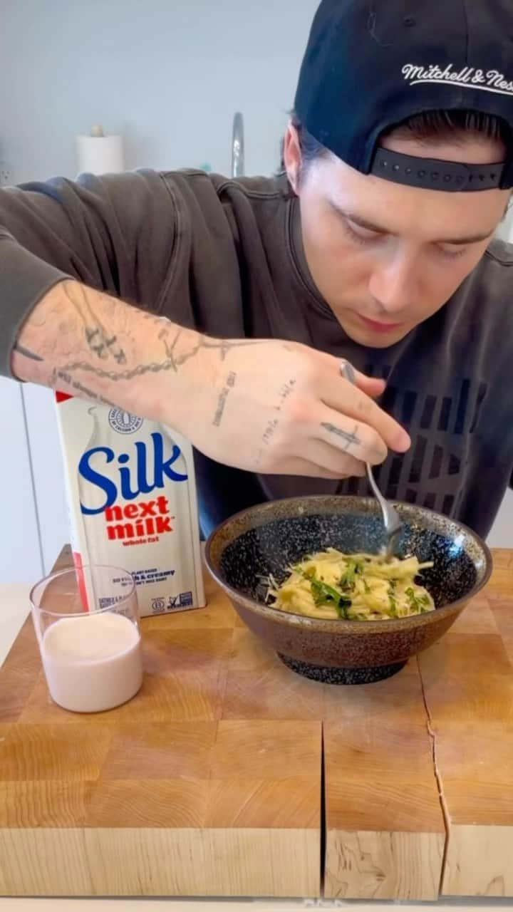 ブルックリン・ベッカムのインスタグラム：「Fettuccine Alfredo today with @silk Nextmilk. Made from plants, tastes like milk, and brilliant in this dish. Who’s next? #whosnext #SilkNextmilk #ad」