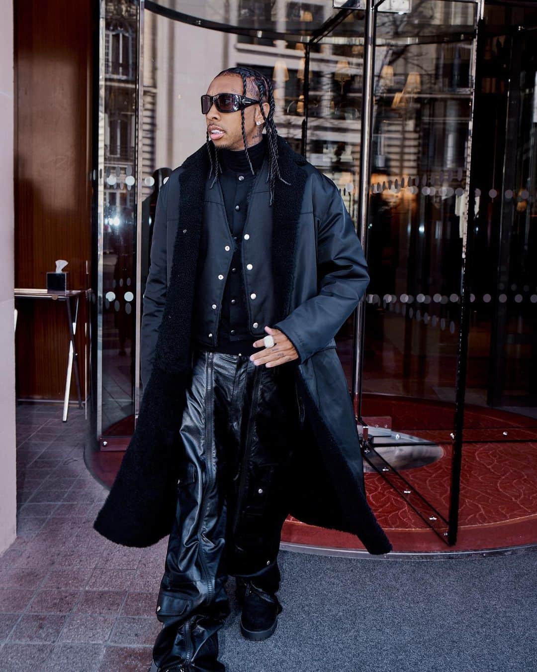 タイガのインスタグラム：「Imma win without a doubt it ain’t no guessin it.. If it’s out of my control ain’t no stressin it」