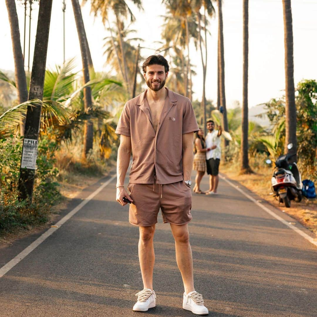 ウェスレイ・ホードさんのインスタグラム写真 - (ウェスレイ・ホードInstagram)「TBT 🤟🏼🌴🥥☀️✨」3月3日 4時44分 - wesleyhoedt14