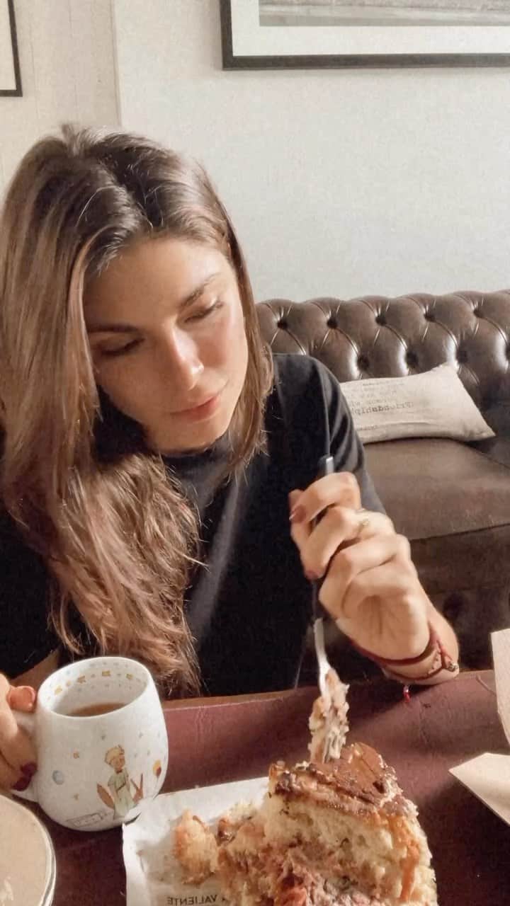 のインスタグラム：「Io 🙋🏻‍♀️. 24/7 .」