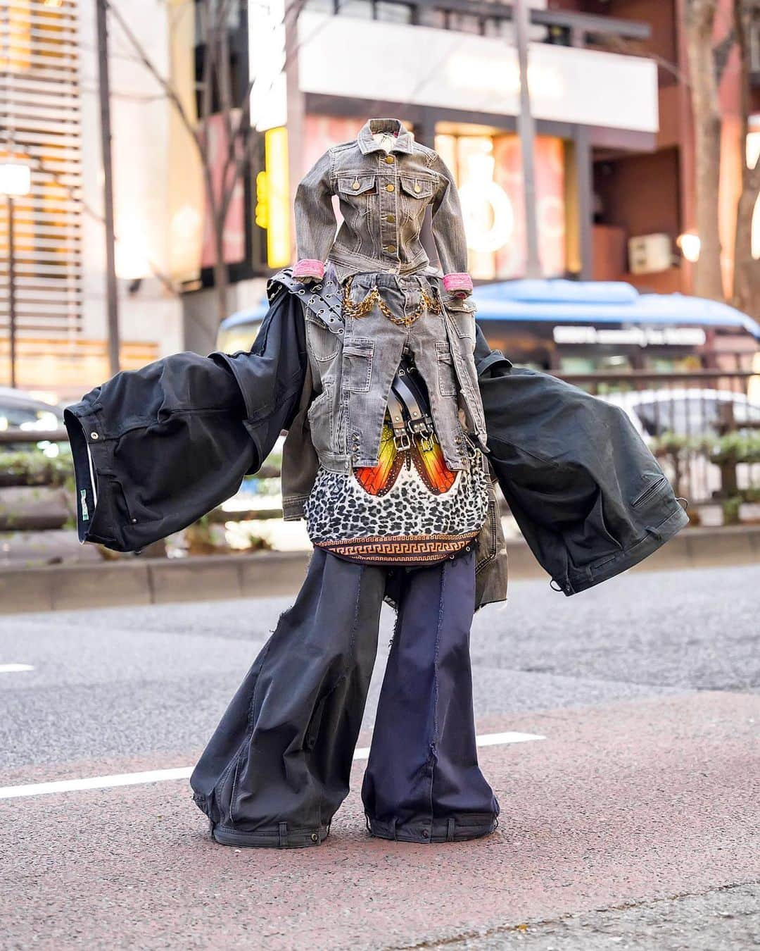 Harajuku Japanのインスタグラム：「21-year-old Japanese fashion student Haruki (@fomore_o_hrk) wearing a handmade "whole body denim man" look on the street in Harajuku Tokyo. Haruki is known for making his own clothes and for his love of denim, both of which are on display here. This look includes a handmade miniature denim jacket full head mask (he can see out, look for his eyes in the closeup), with matching tiny denim pants worn as a necklace, a remake jacket with entire jeans for each arm, a vintage top customized with numerous belts (maintaining the jeans theme), a crossbody bag in the shape of jeans shorts (see closeup), wide leg remake denim pants that use a full pair of pants for each leg (matching the sleeves of his jacket), and vintage boots. Make sure you swipe through the closeups to see all of the details of this amazing "denim man" look, and let us know what you think in the comments! Haruki also told us that his favorite band is Nirvana!!  #JapaneseFashion #denim #JapaneseStreetwear #Harajuku #JapaneseDenim #jeans #handmadefashion #JapaneseStreetFashion #JapaneseStreetStyle #TokyoFashion #Harajuku #JapanFashion #原宿 #streetstyle #Tokyo #StreetFashion #Japan #Fashion #Style #ootd #extremefashion #avantgardefashion #BunkaFashionCollege #デニム」